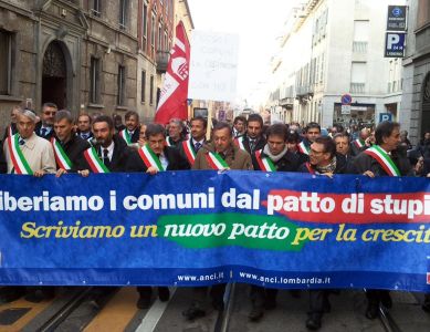 Il corteo dei sindaci a Milano