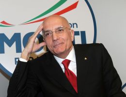 Gabriele Albertini a margine della conferenza stampa con Mario Monti a Milano, 10 gennaio 2013. ANSA/MATTEO BAZZI