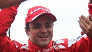 Felipe Massa saluta la squadra in Ferrari 