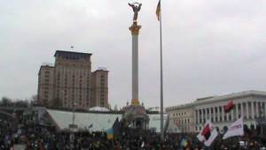 Folla in Piazza Maidan, Kiev, 1° dicembre 2013. ANSA / GIUSEPPE AGLIASTRO