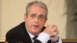 Il ministro dell'Economia Fabrizio Saccomanni ha una squadra di sette persone che si occupano esclusivamente del debito pubblico