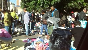 il mercato abusivo dei rifiuti in Piazza Garibaldi e dintorni, Napoli. Credit: Youreporter.it