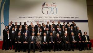 epa04612772 Participants pose for a family photo during the G20 meeting of finance ministers and central bank governors at the Finance Ministry in Istanbul, Turkey, 10 February 2015.  EPA/SEDAT SUNA