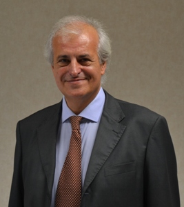 Roberto Orecchia, medico torinese, ha all'attivo più di 300 pubblicazioni in materia oncologica su riviste scientifiche nazionali ed estere.