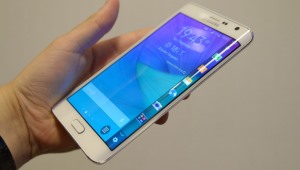 Le anticipazioni sul nuovo modello di casa Samsung parlano di uno schermo che si curva sui lati