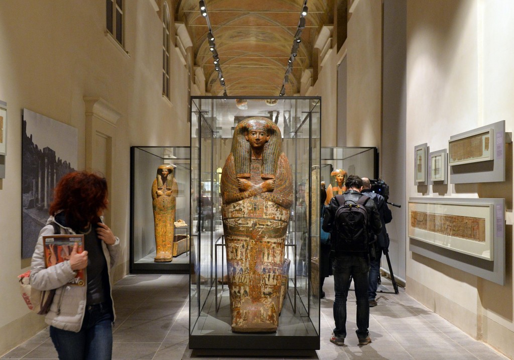 Un sarcofago all'interno del nuovo Museo Egizio (foto Ansa)