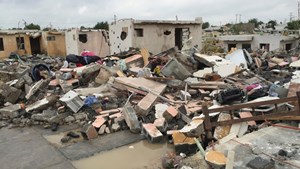 Il tornado che ha colpito la città messicana di Ciudad Acuña ha fatto 13 vittime, tra cui tre bambini. Danni per case e oggetti, centinaia gli sfollati.