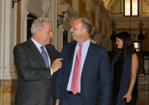 Il commissario Ue all'immigrazione Dimitris Avramopoulos (a sinistra) e il ministro degli Interni Angelino Alfano (a destra) durante l'incontro di lunedì 8 giugno a Roma