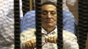 Hosni Mubarak nell'agosto 2013 al Cairo durante un'udienza (foto Reuters).