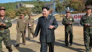 Kim Jong-Un, presidente della Nord Corea, durante una visita in una base dell'esercito