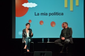 Francesca Balzani intervistata da Gianni Santucci (Corriere della Sera) durante l'incontro alla Santeria Social Club