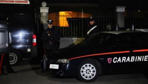 I carabinieri davanti alla casa di... a Brescia