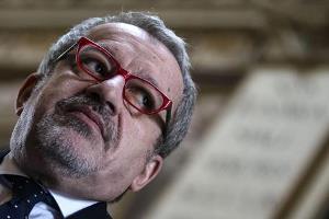 Roberto Maroni, 58 anni Governatore della Lombardia, è indagato per induzione indebita e turbata libertà nel procedimento di scelta