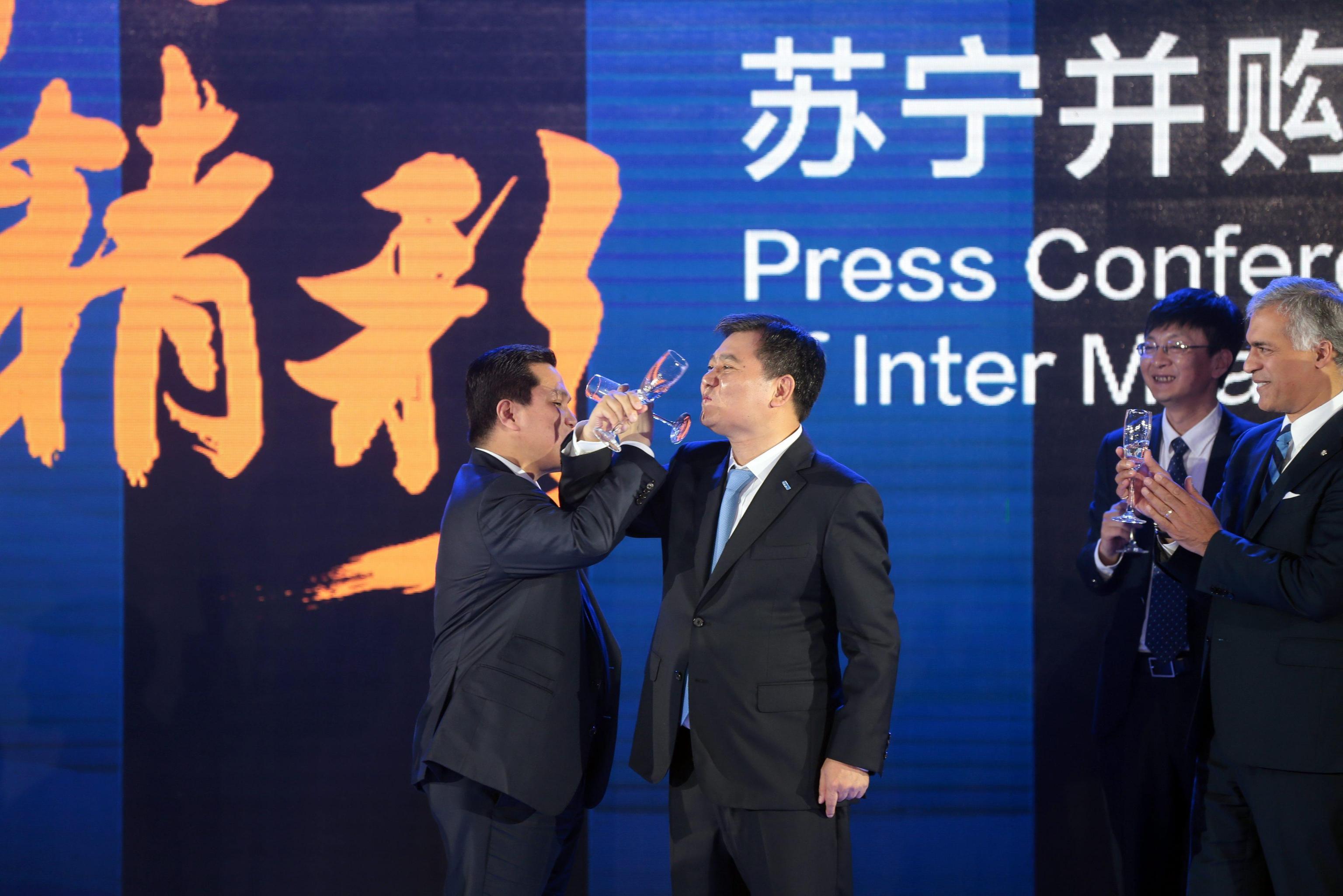 Thohir e Zhang ratificano l'acquisto delle quote di maggioranza dell'Inter da parte di Suning Group