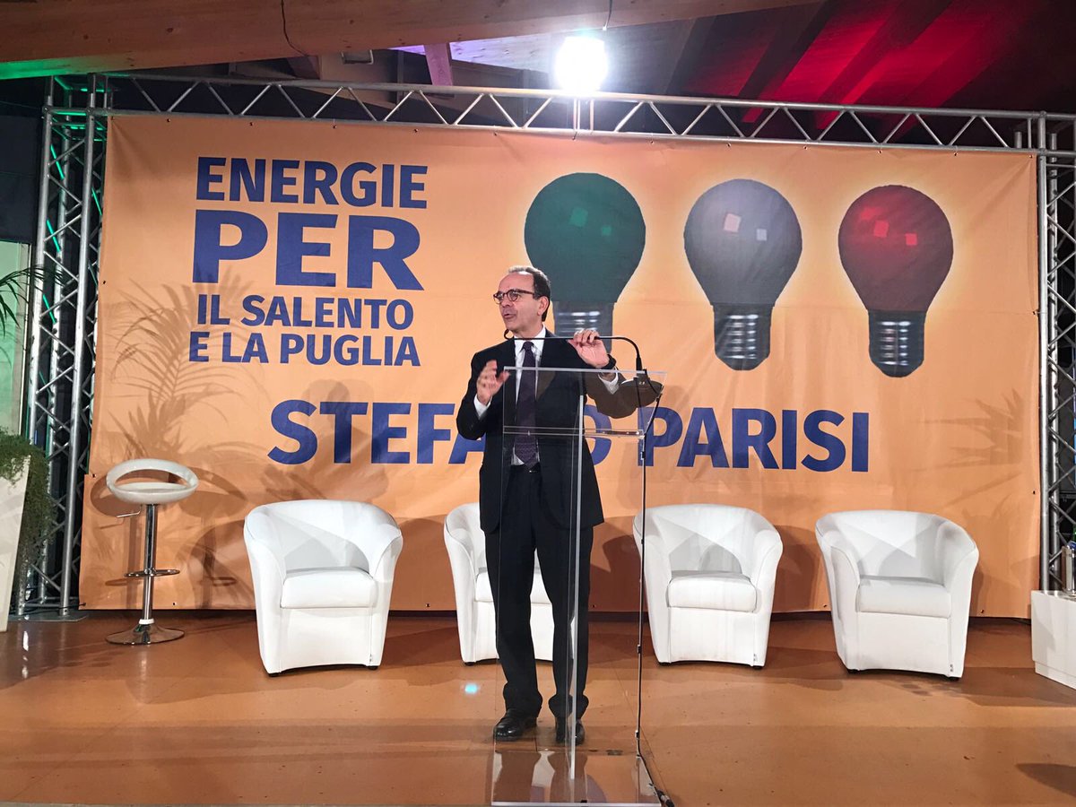 Stefano Parisi sta girando l'Italia con il suo Megawatt-Energie per l'Italia, un tentativo di rilanciare una formazione moderata di centrodestra