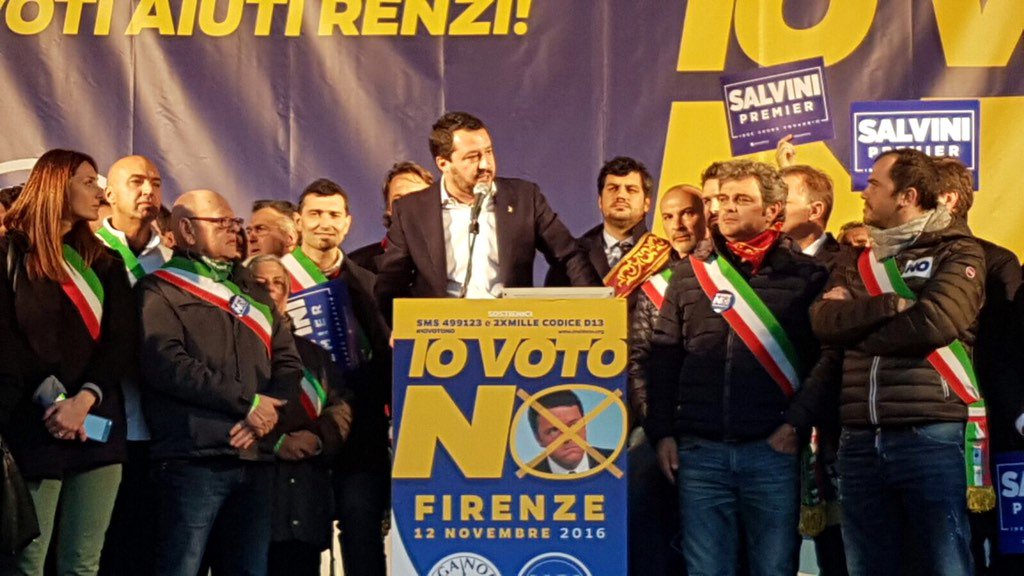 Durante la mobilitazione del 12 novembre a Firenze per il No al referendum, Matteo Salvini si è autoincoronato leader del centrodestra