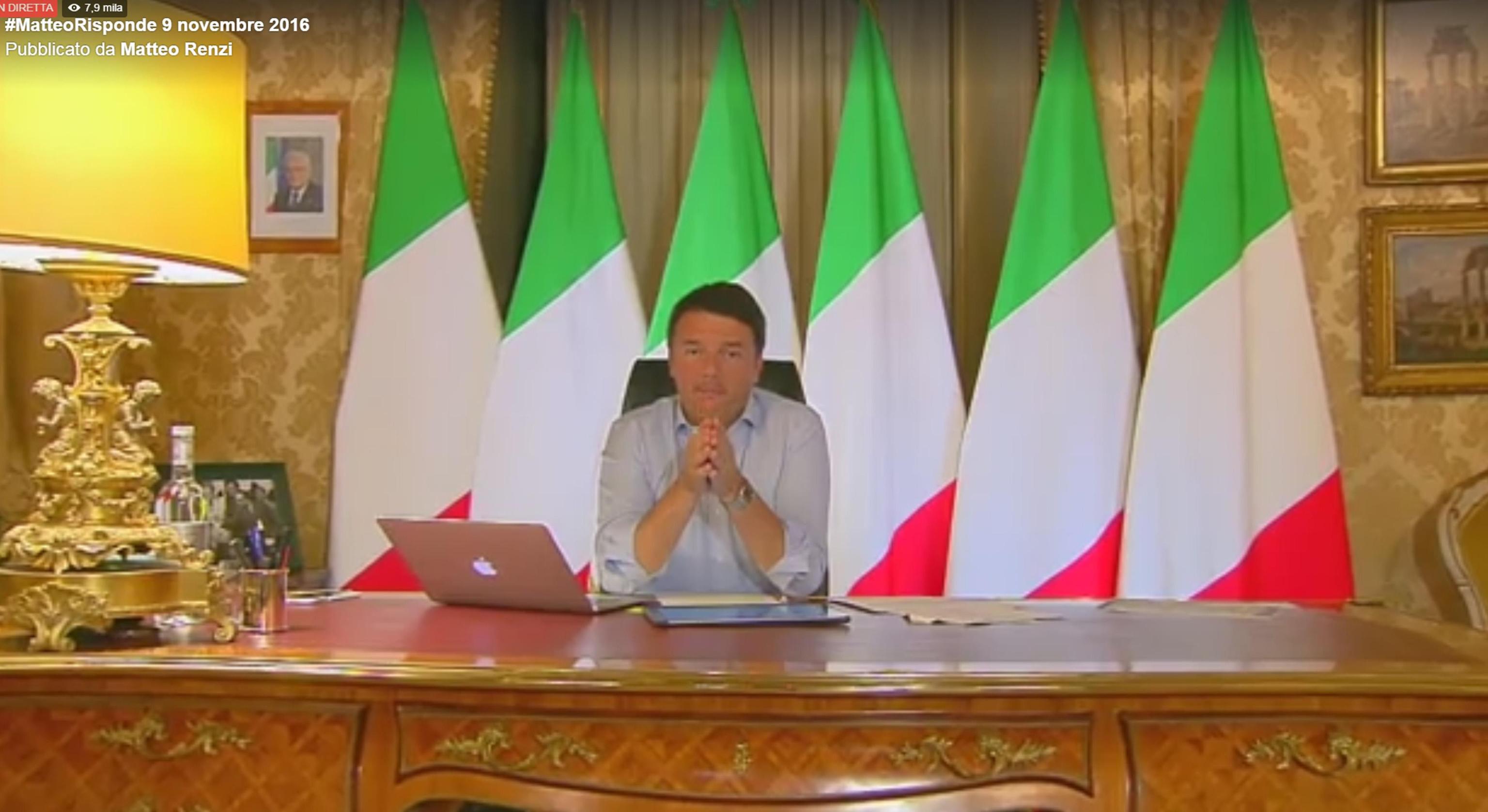 Un fermo immagine mostra il presidente del Consiglio, Matteo Renzi, durante la diretta Facebook #Matteorisponde, 9 novembre 2016. ANSA/ FACEBOOK MATTEO RENZI +++ ANSA PROVIDES ACCESS TO THIS HANDOUT PHOTO TO BE USED SOLELY TO ILLUSTRATE NEWS REPORTING OR COMMENTARY ON THE FACTS OR EVENTS DEPICTED IN THIS IMAGE; NO ARCHIVING; NO LICENSING +++
