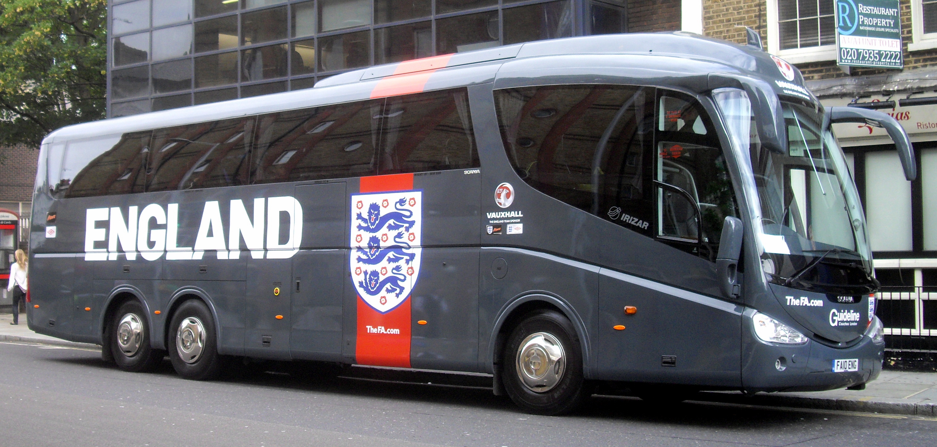 england_team_bus_guideline_coaches_london_fa10_eng_2010_scania_k400eb_irizar_pb_london_8_june_2011
