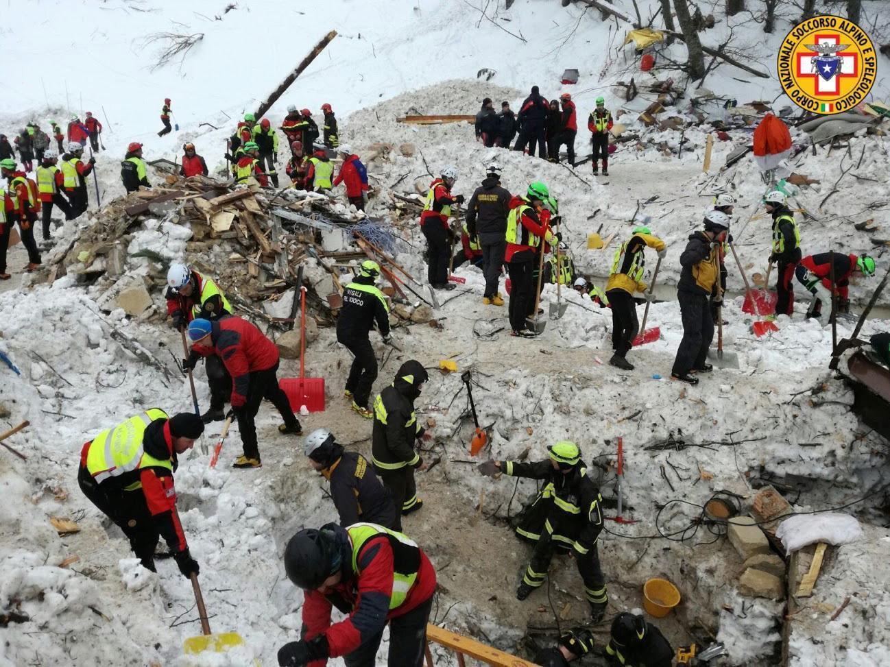 epa05745899 A handout photo made available by the Italian Mountain Rescue Service 'Corpo Nazionale Soccorso Alpino e Speleologico' (CNSAS) on 24 January 2017 shows rescue crews during search and rescue operations for missing guests at the Hotel Rigopiano in Farindola, Abruzzo region, Italy, 24 January 2017. Search operations for people still missing after an avalanche that hit the hotel on 18 January continued on 24 January amid extreme weather conditions, according to authorities. EPA/SOCCORSO ALPINO HANDOUT HANDOUT EDITORIAL USE ONLY/NO SALES/NO ARCHIVES