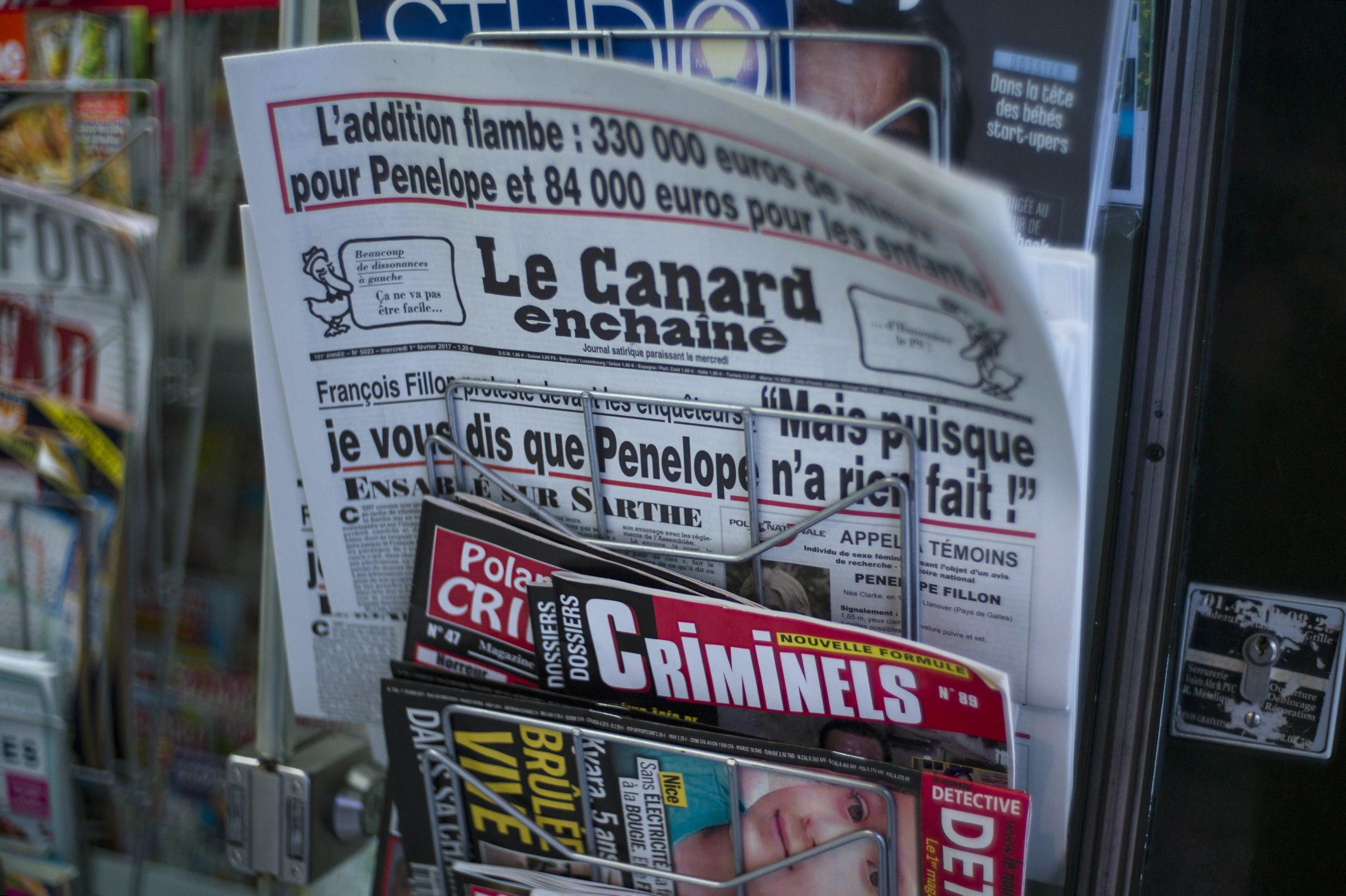 Le Canard enchaine newspaper frontpage