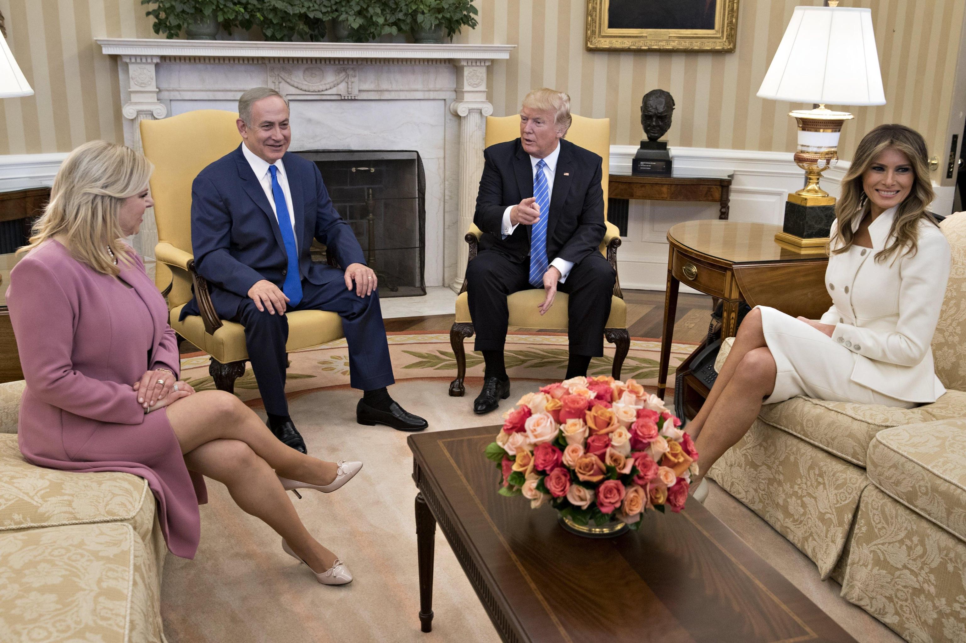 epa05795510 US First Lady Melania Trump, from right, US President Donald J. Trump, Benjamin Netanyahu, Israel's prime minister, and his wife Sara Netanyahu sit in the Oval Office of the White House in Washington, DC, USA, on 15 February 2017. EPA/Andrew Harrer / POOL