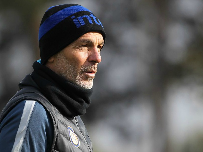 Stefano Pioli durante il primo allenamento da allenatore dell'Inter nel novembre 2016