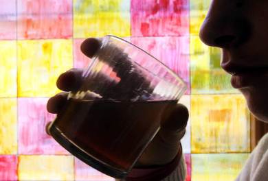 Alcol, fumo e diagnosi tardive: gli uomini sono più a rischio cancro