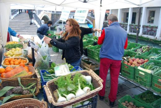 Inflazione, nel 2012 al 3 per cento: record dal 2008