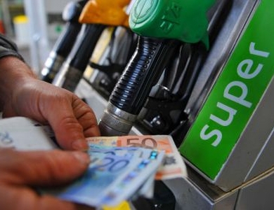 Benzina, altri rincari. La Coldiretti: “Forte ostacolo alla crescita”