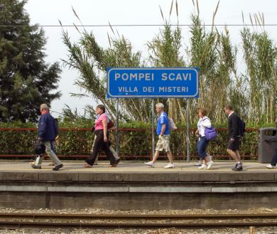 Pompei, commercianti in corteo contro la tassa per i turisti