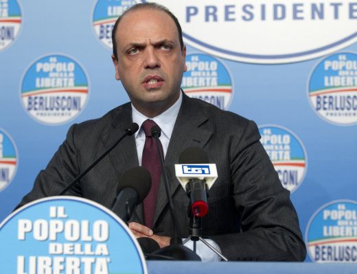 Alfano contro i pm: “In piazza per difendere Berlusconi”