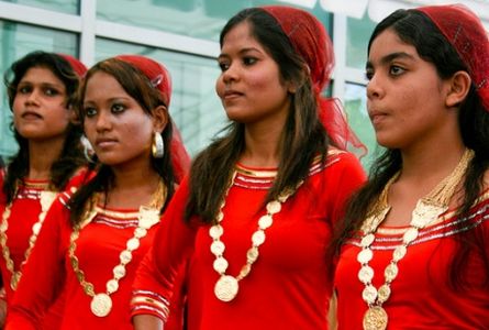 Maldive, 15enne vittima di abusi condannata a 100 frustate