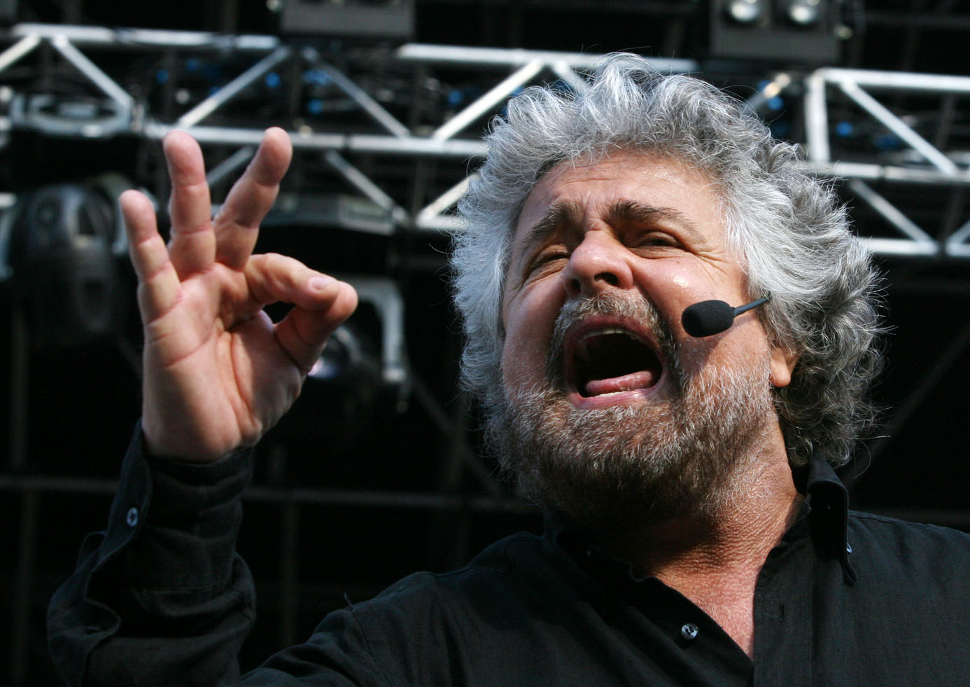 Grillo: “Vogliamo la stanza dei bottoni”