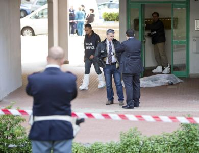Roma, ucciso davanti casa con un colpo di pistola
