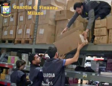 Lacchiarella, maxi sequestro di prodotti illegali «made in China»