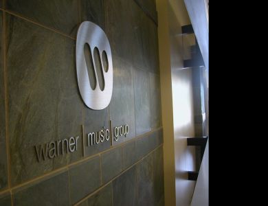 Warner Music Group: via libera all’acquisizione