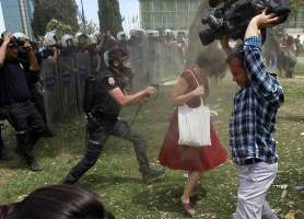 Turchia, continuano gli scontri: arrestati 11 stranieri