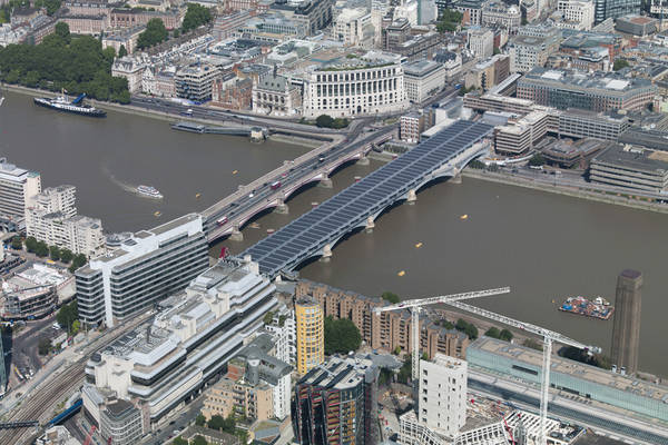 A Londra il ponte a energia solare più lungo del mondo
