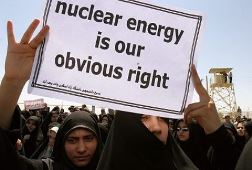 Ginevra, ripartono i colloqui sul nucleare. Iran diviso tra falchi e colombe