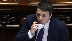 Renzi, esordio alla Camera tra caffè e rimproveri