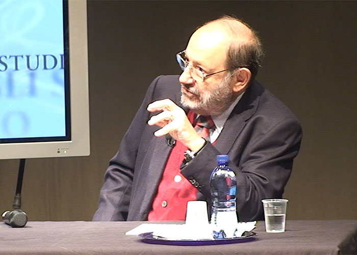 La lezione di Umberto Eco: «Internet? Fa bene ai ricchi e male ai poveri»