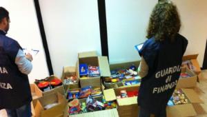 Natale sicuro, maxi-sequestro di bracciali cinesi per bambini