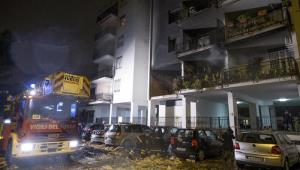 Esplosione in un palazzo a Roma: un morto e 14 feriti