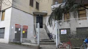 Pavia, muore la donna segregata in casa. Arrestato il marito