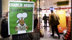 Il fondatore di Charlie Hebdo contro l’ex direttore: colpa tua