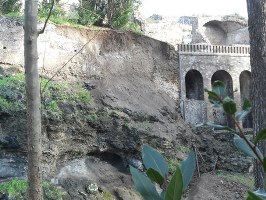 Pompei, nuovo crollo dopo il maltempo: frana la Casa di Severus