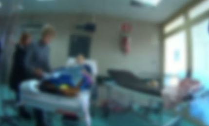 Napoli, anziano muore in barella nel corridoio dell’ospedale