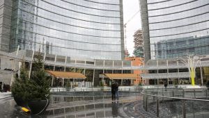 Piazze alla mercè dei miliardari, Milano dice no