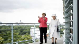 Berlino, la regina d’Inghilterra incontra la regina d’Europa