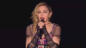 Dai Coldplay a Madonna, anche la musica piange Parigi